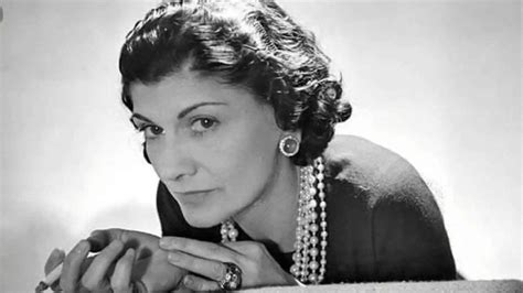 prenda mas famosa de coco chanel|coco chanel historia.